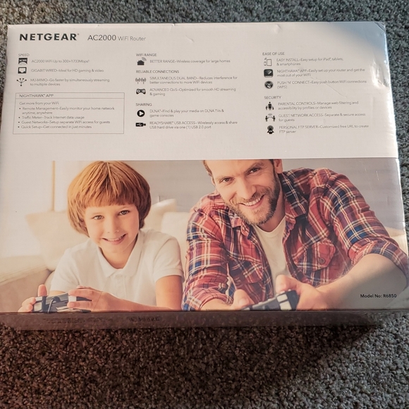 NETGEAR AC2000 WiFi Router - Picture 2 of 2